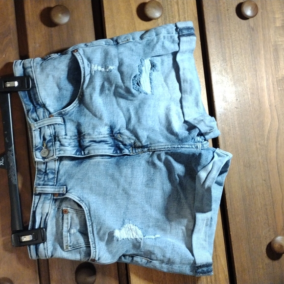 H&M Momshorts. Super high waists . - Picture 1 of 6